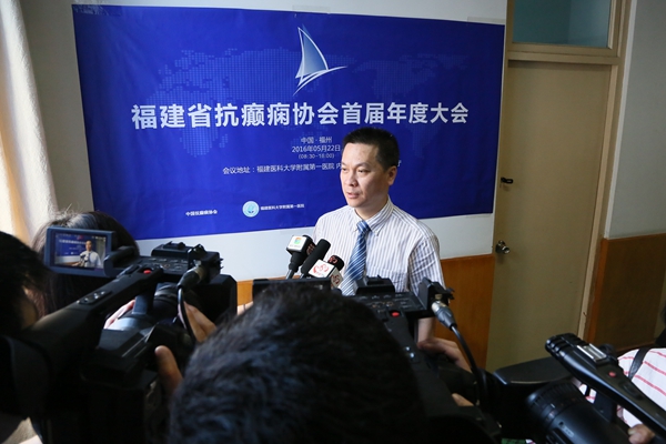 会长康德智教授接受媒体采访JJ8A3601 (1)_副本.jpg